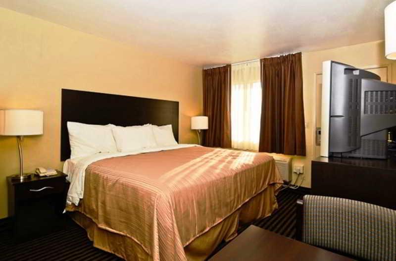 Americas Best Value Inn & Suites Escondido Room photo